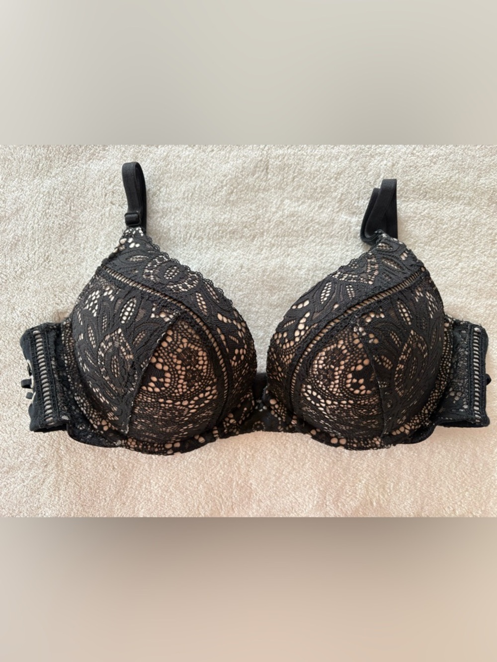 Victoria’s Secret Sexy Black & Nude Bombshell Plunge Push Up Bra 36B Adds 2 Cups